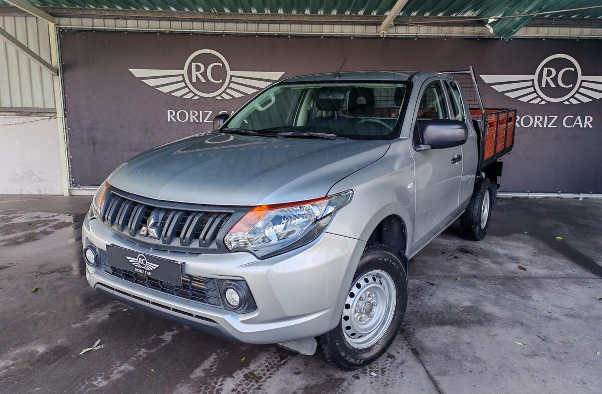 MITSUBISHI L 200 2.4 DI-D CD Invite 4WD