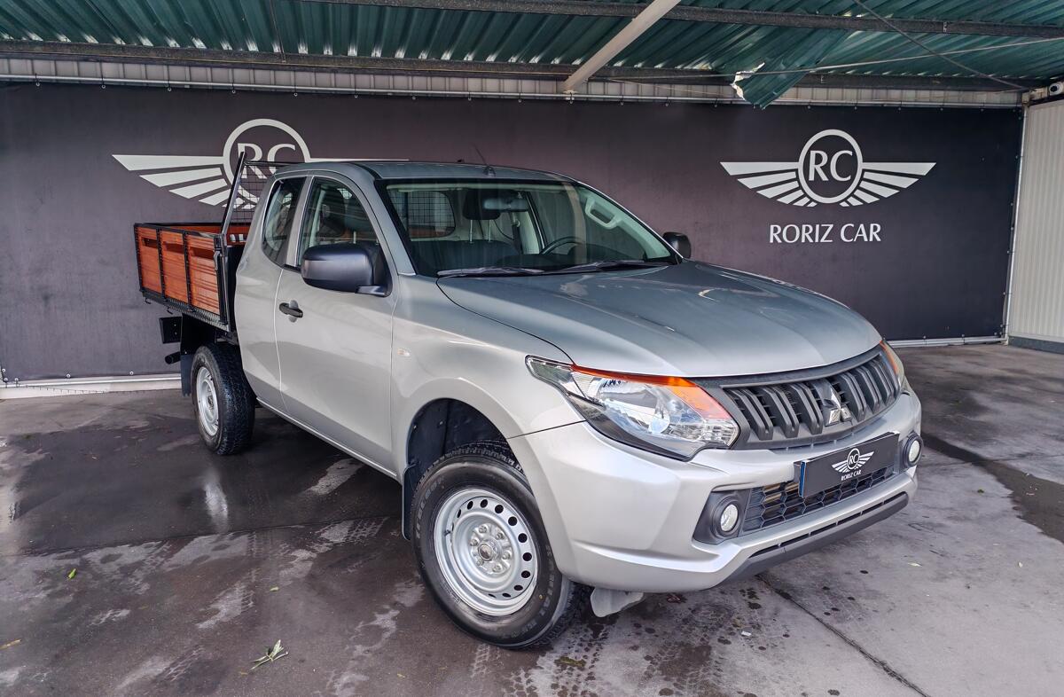 MITSUBISHI L 200 2.4 DI-D CD Invite 4WD