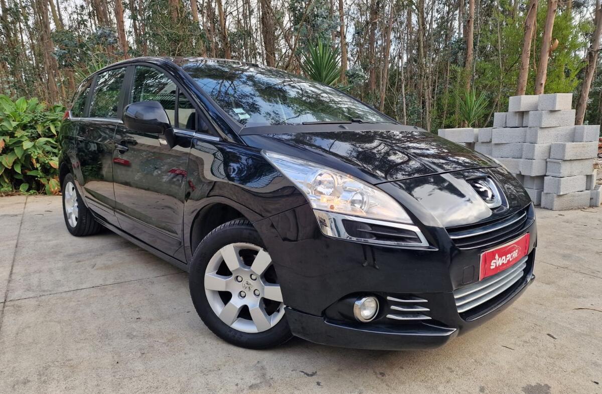 PEUGEOT 5008 1.6 HDi Executive JLL17