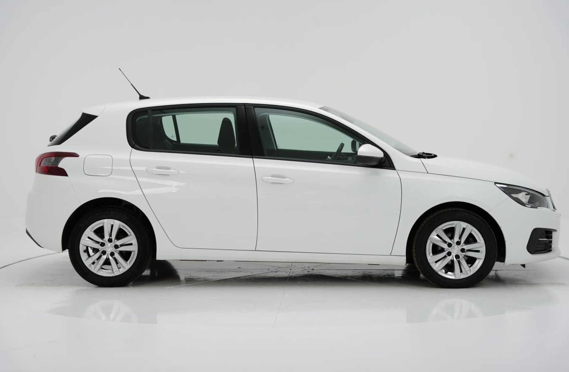 PEUGEOT 308 1.5 BlueHDi Business Line