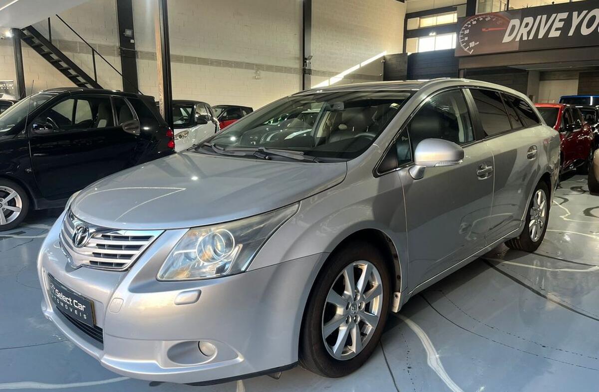 TOYOTA Avensis SW 2.0 D-4D Ex.+Pele+GPS