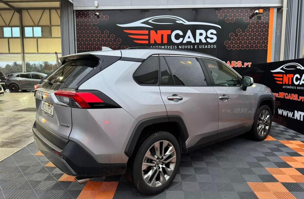 TOYOTA RAV 4 2.5 HDF Exclusive