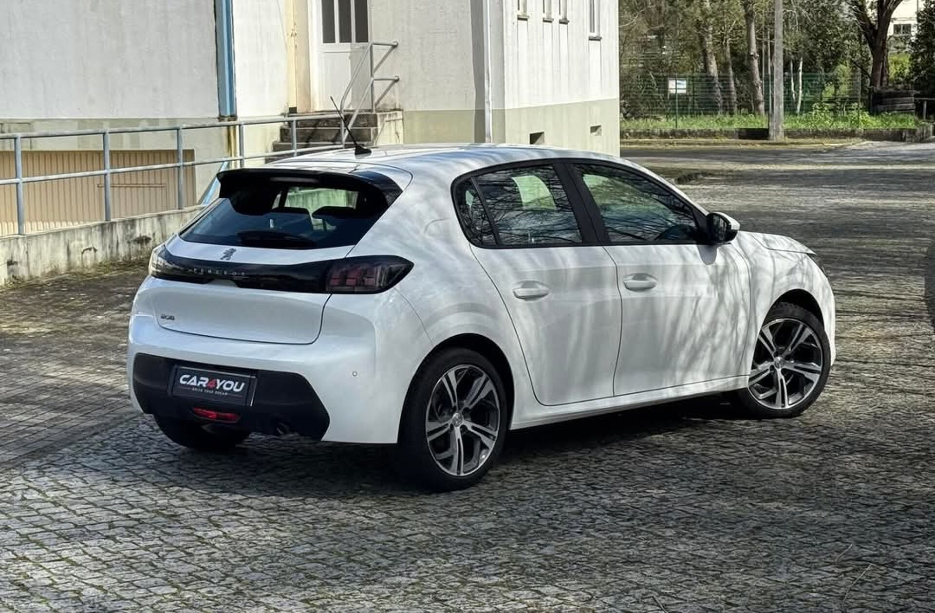 PEUGEOT 208 1.2 PureTech Allure EAT8