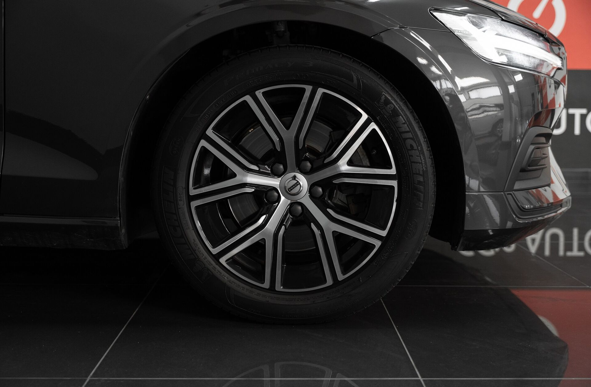 VOLVO V60 2.0 B4 Momentum Plus Geartronic