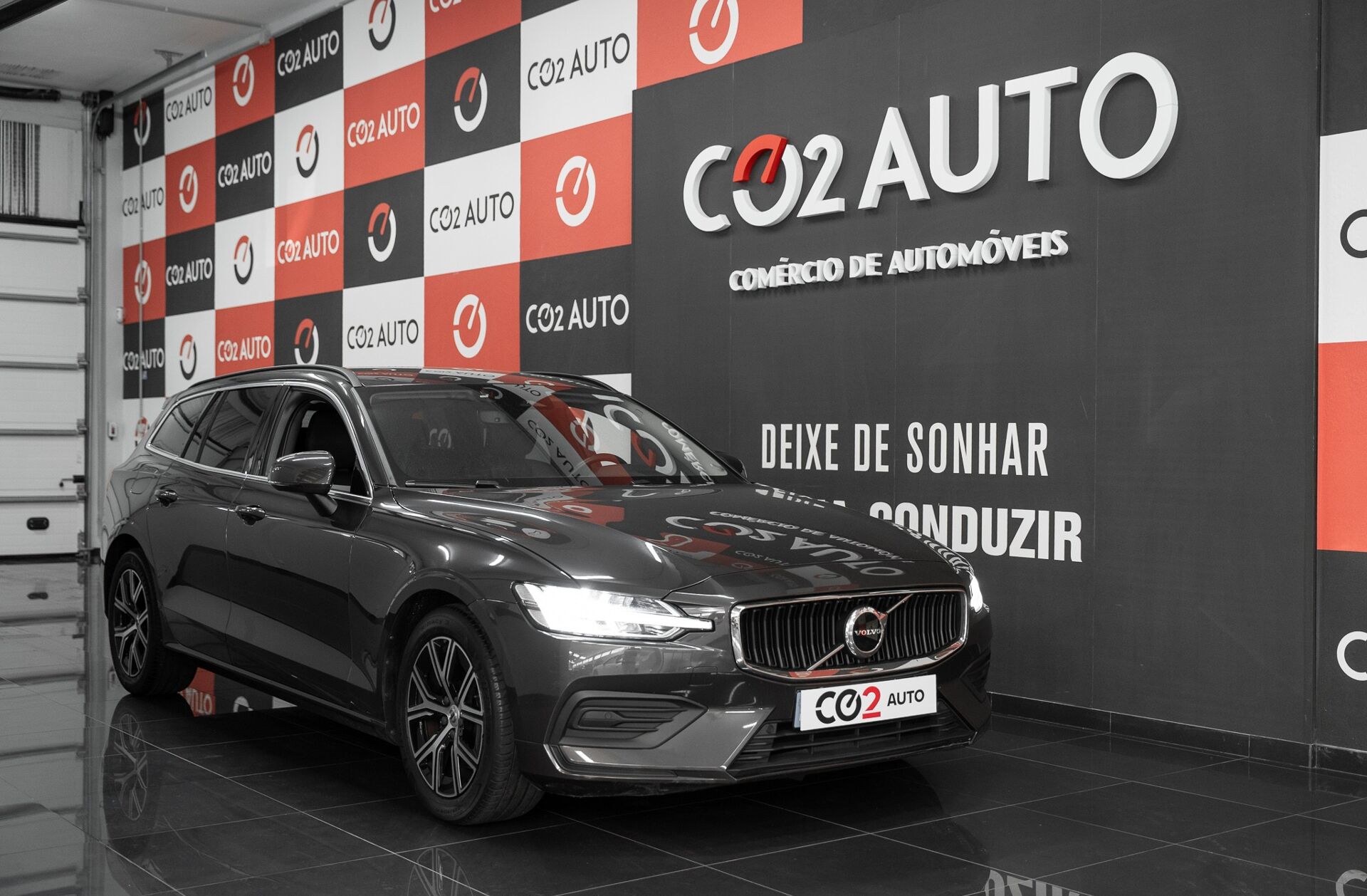VOLVO V60 2.0 B4 Momentum Plus Geartronic