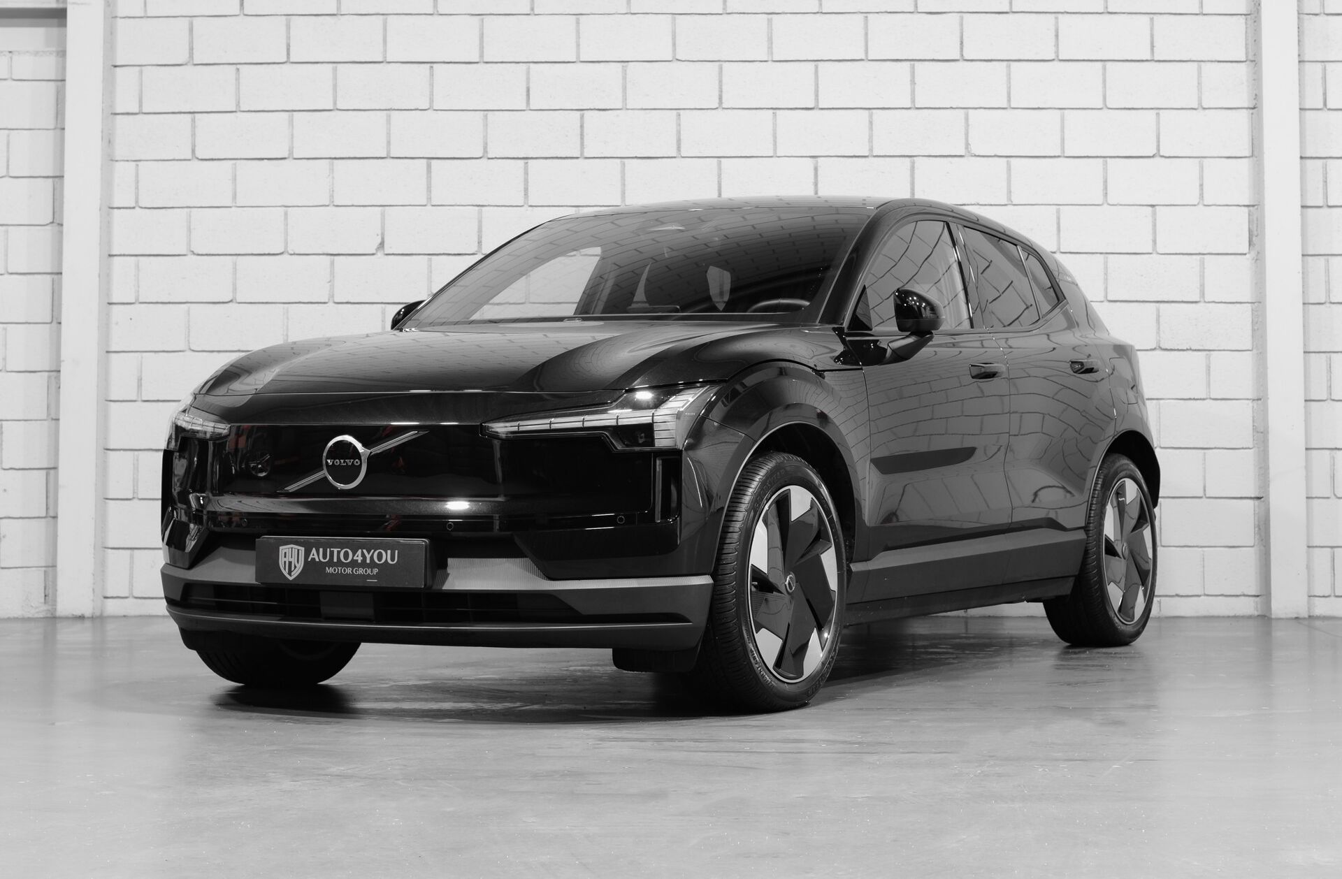 VOLVO EX30 69 kWh Twin Motor Plus