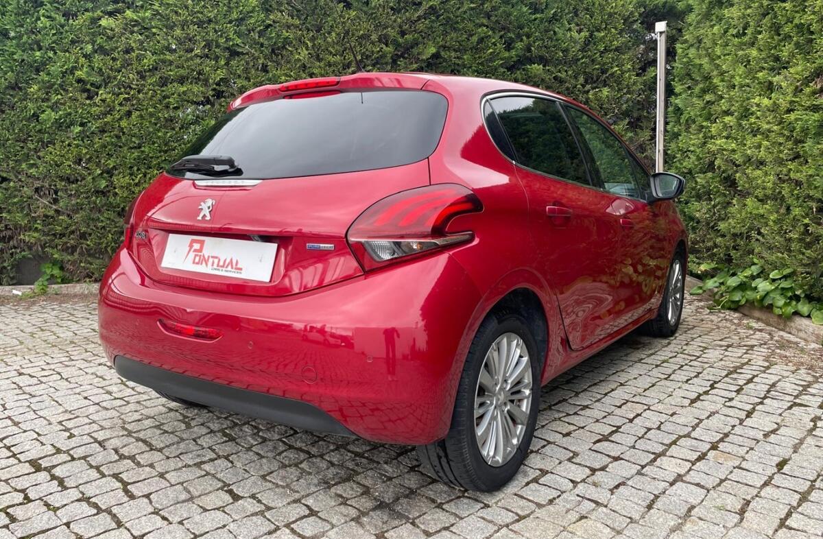 PEUGEOT 208 1.2 PureTech Allure