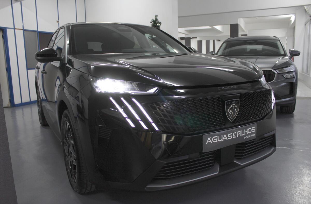 PEUGEOT 3008 1.2 Hybrid Allure e-DCS6