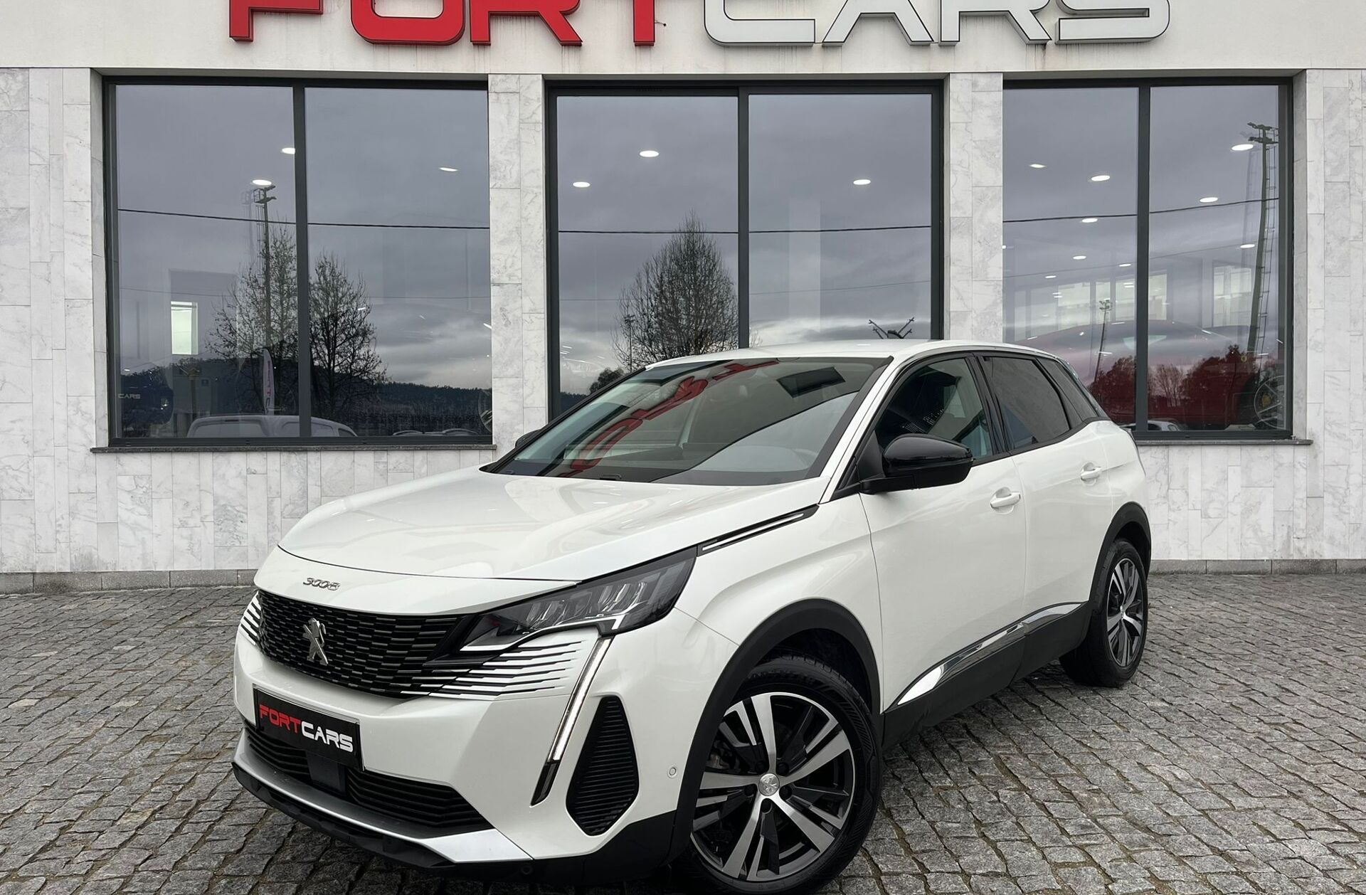 PEUGEOT 3008 1.2 PureTech Allure EAT8