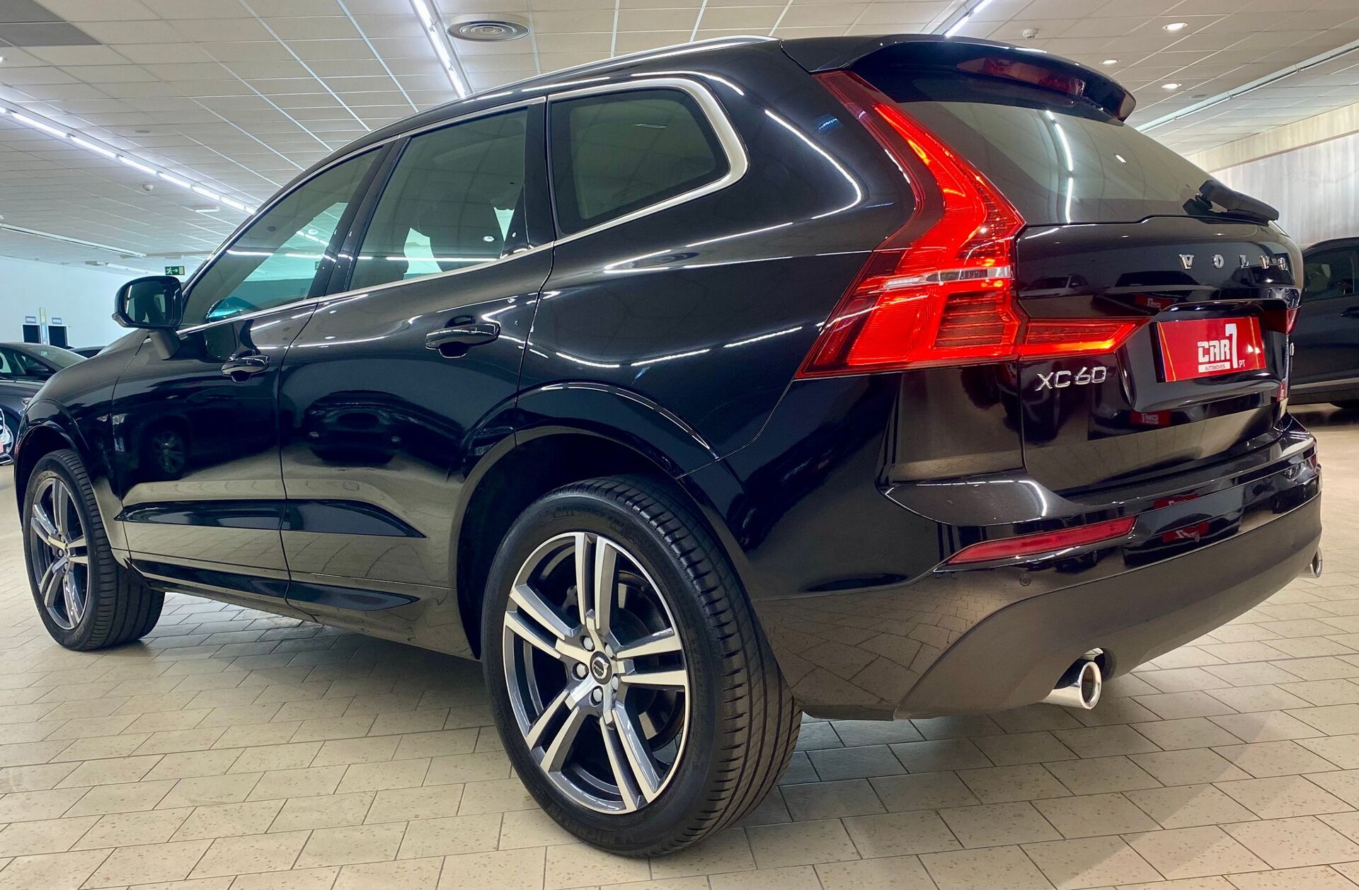 VOLVO XC60 2.0 B4 R-Design Geartronic