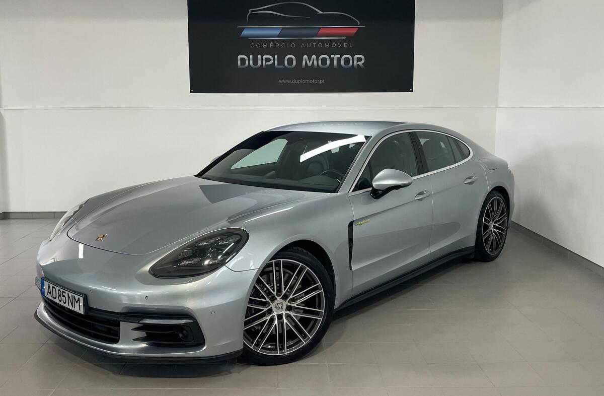 PORSCHE Panamera 4 E-Hybrid