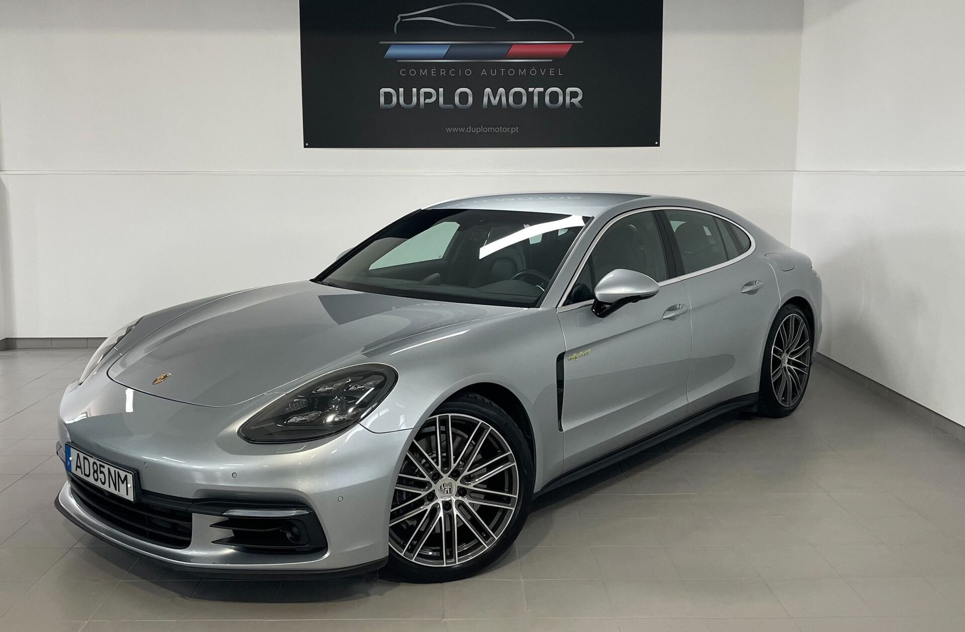 PORSCHE Panamera 4 E-Hybrid