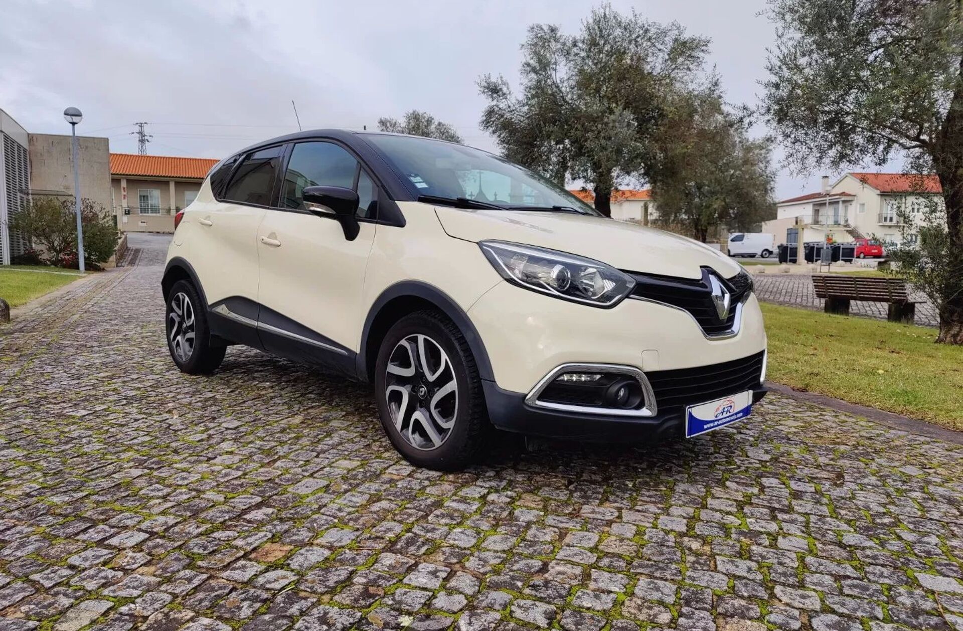 RENAULT Captur 0.9 TCe Exclusive