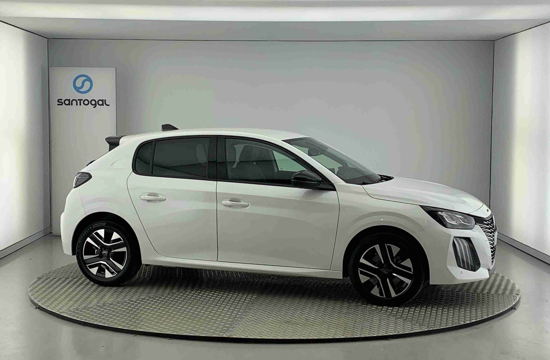 PEUGEOT 208 1.2 Hybrid Allure e-DCS6