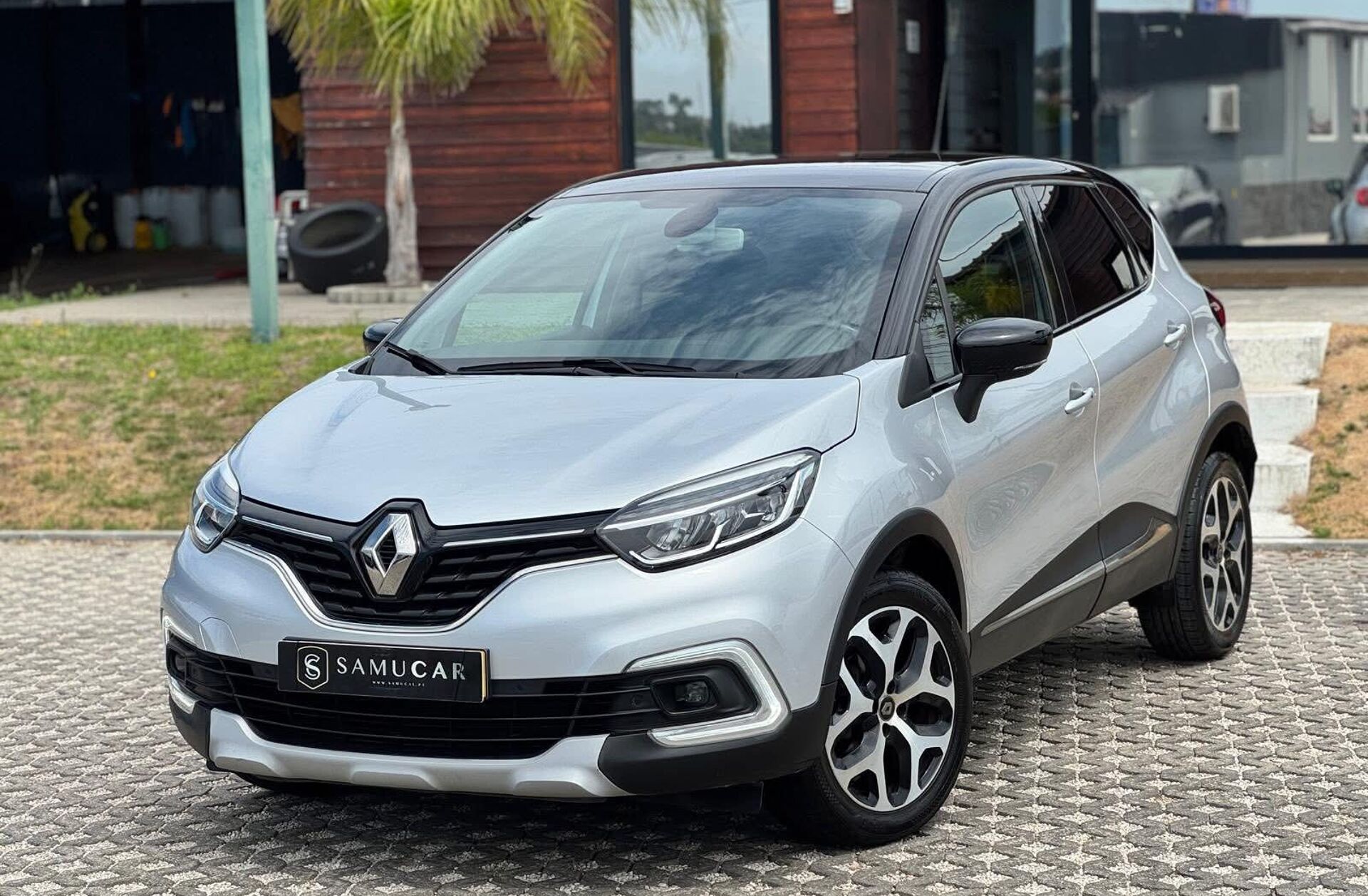 RENAULT Captur 0.9 TCe Exclusive