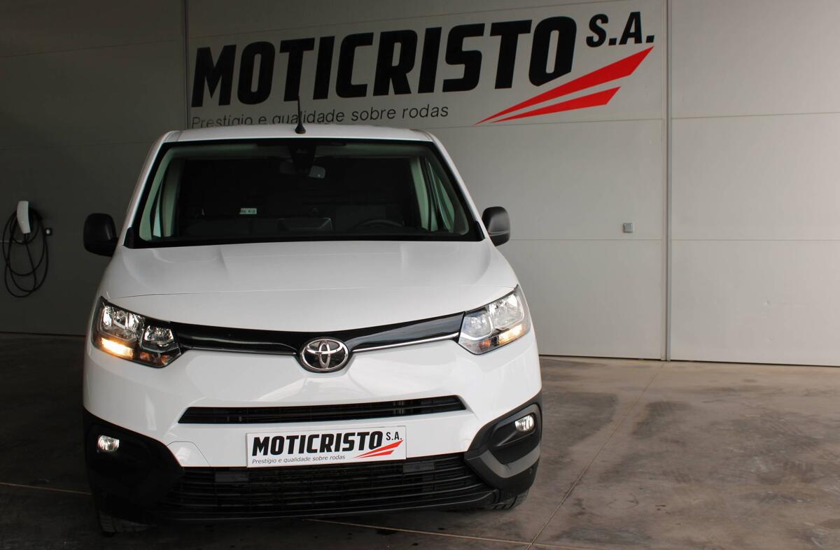 TOYOTA Proace City 1.5D L2 Exclusive