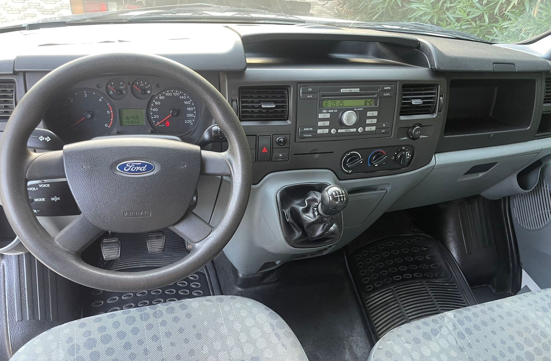 FORD Transit 260S 2.2 TDCi Curta-T.Médio