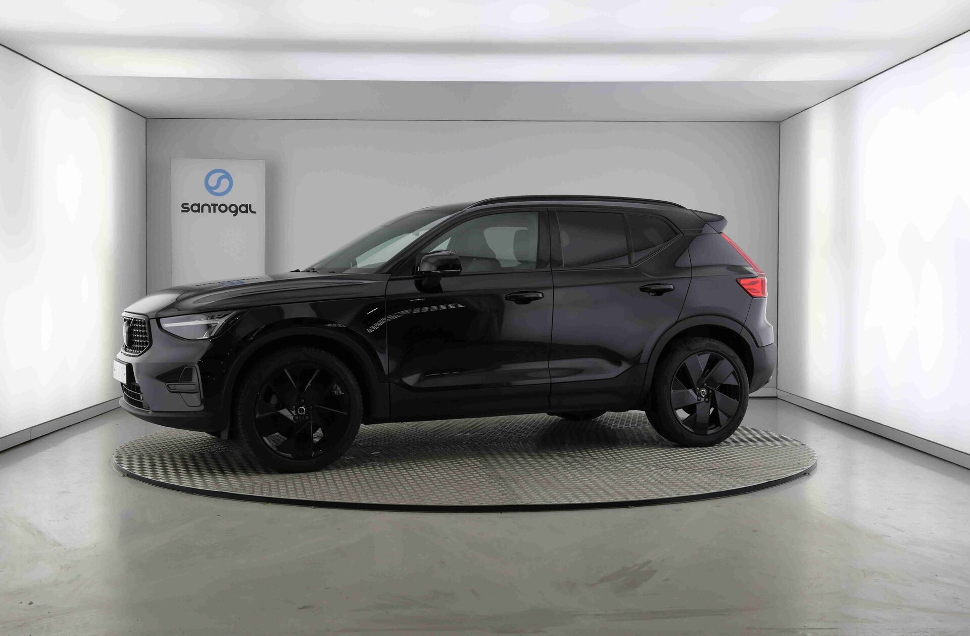 VOLVO XC40 2.0 B3 Black Edition