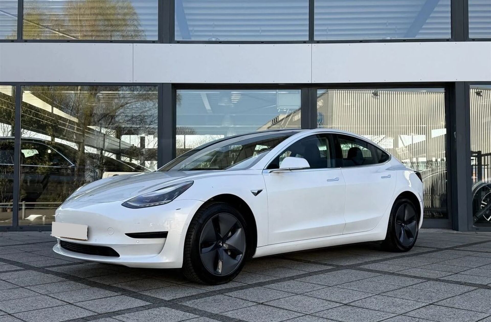 TESLA Model 3 Standard Range Plus RWD