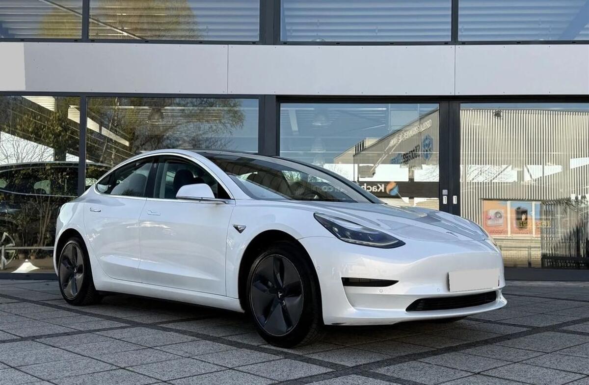 TESLA Model 3 Standard Range Plus RWD