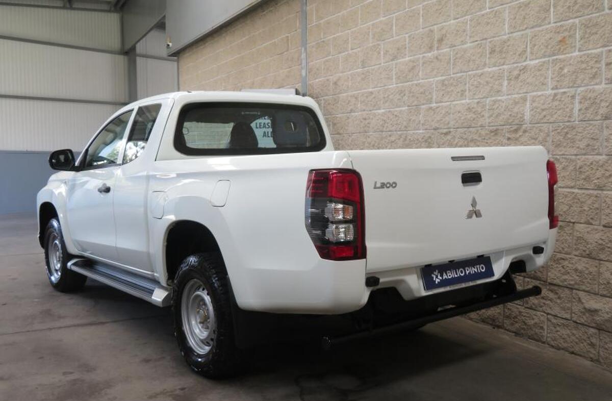 MITSUBISHI L 200 2.3 DI-D Space Cab Campera 4WD
