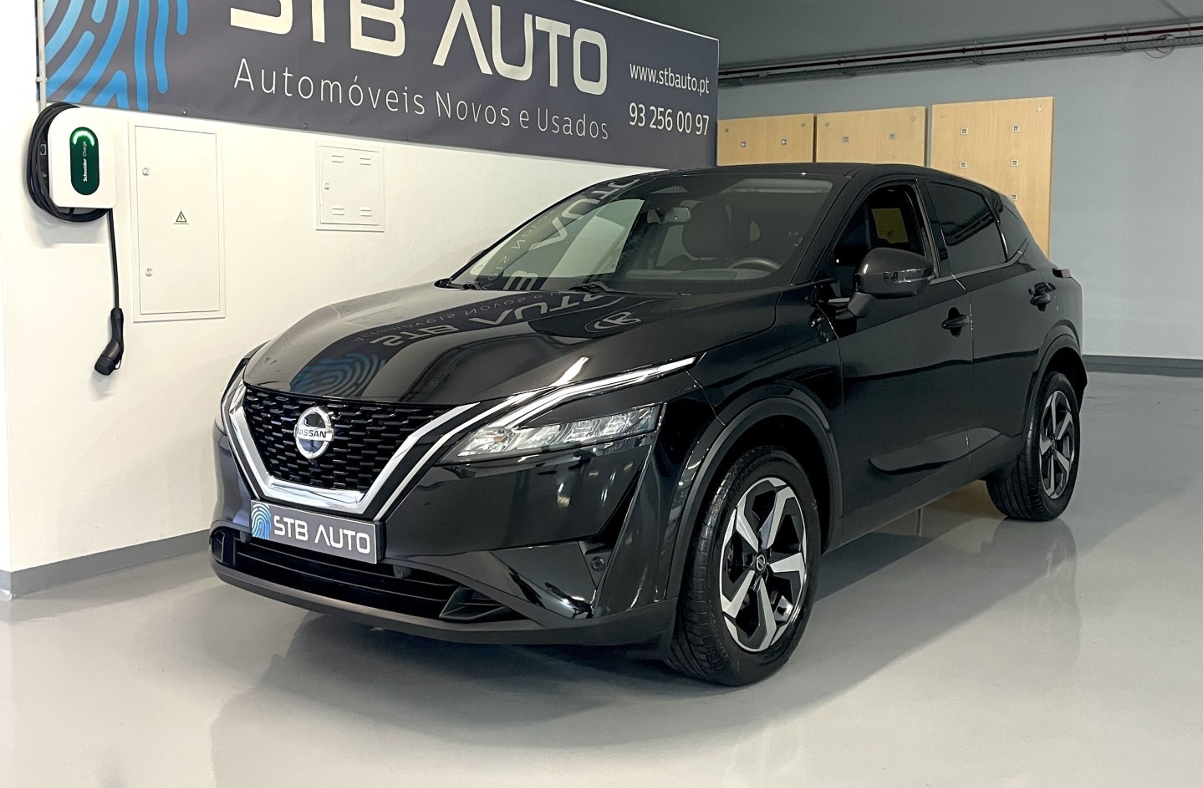 NISSAN Qashqai 1.3 DIG-T N-Connecta LED Xtronic