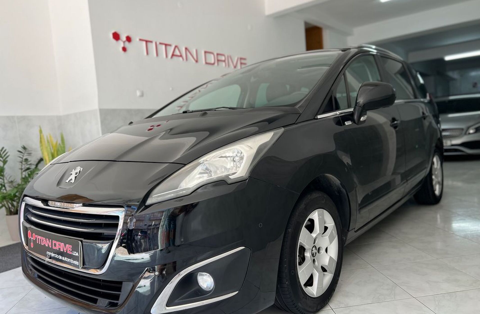 PEUGEOT 5008 1.6 BlueHDi Style