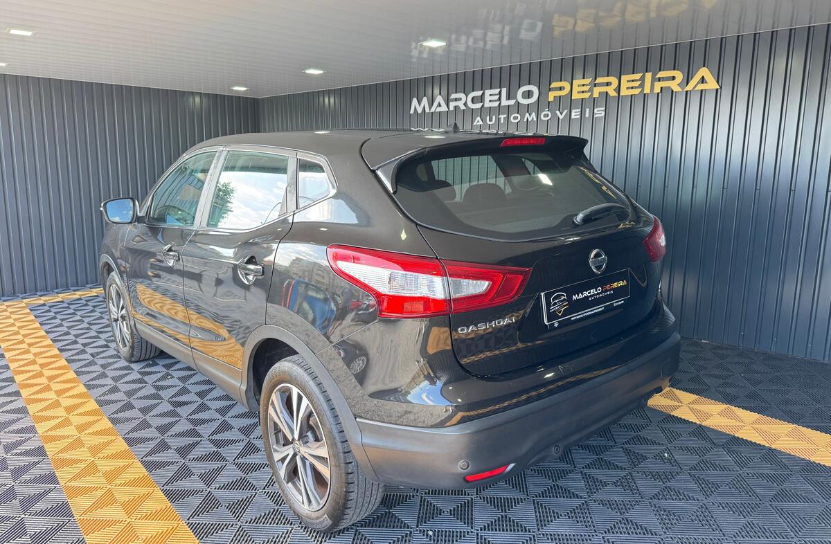NISSAN Qashqai 1.5 dCi N-Connecta