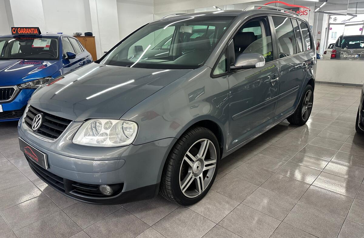 VOLKSWAGEN Touran 2.0 TDi Highline 7L