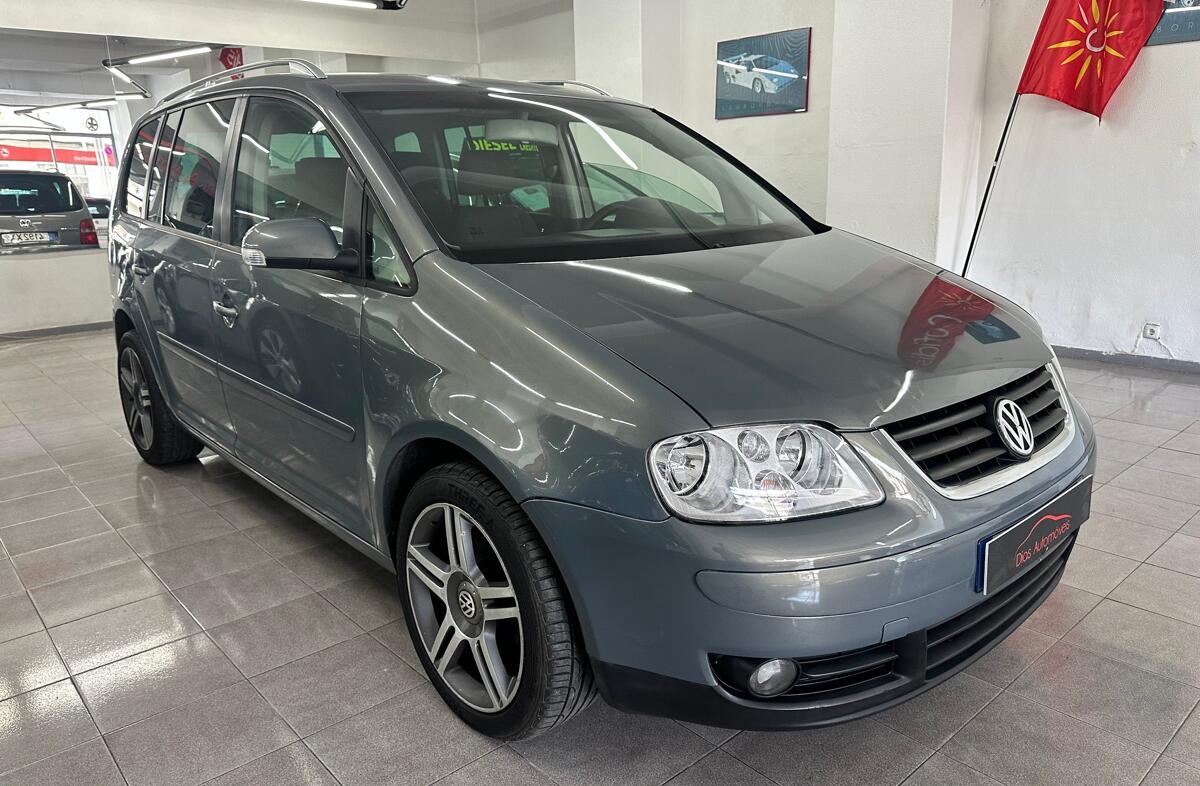 VOLKSWAGEN Touran 2.0 TDi Highline 7L