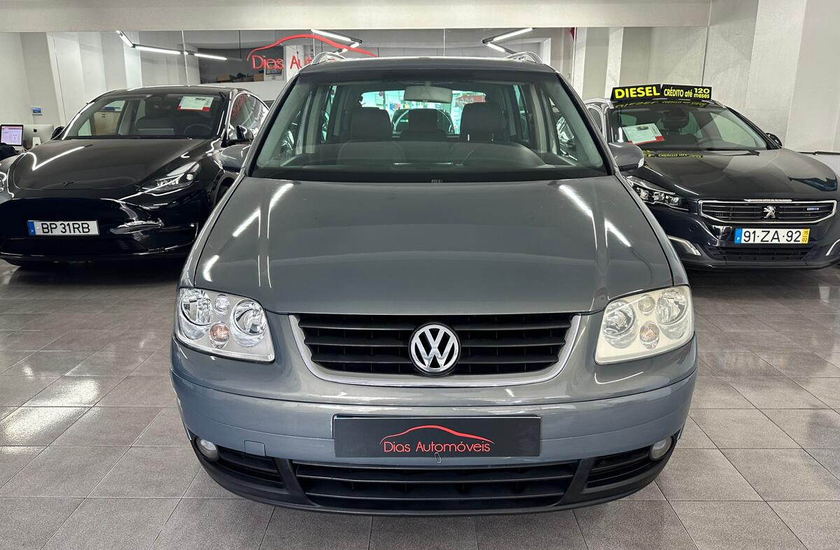 VOLKSWAGEN Touran 2.0 TDi Highline 7L