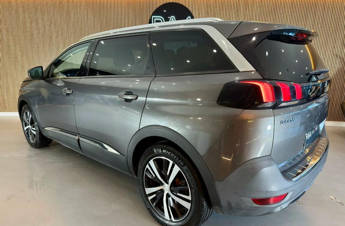 PEUGEOT 5008 1.5 BlueHDi Active