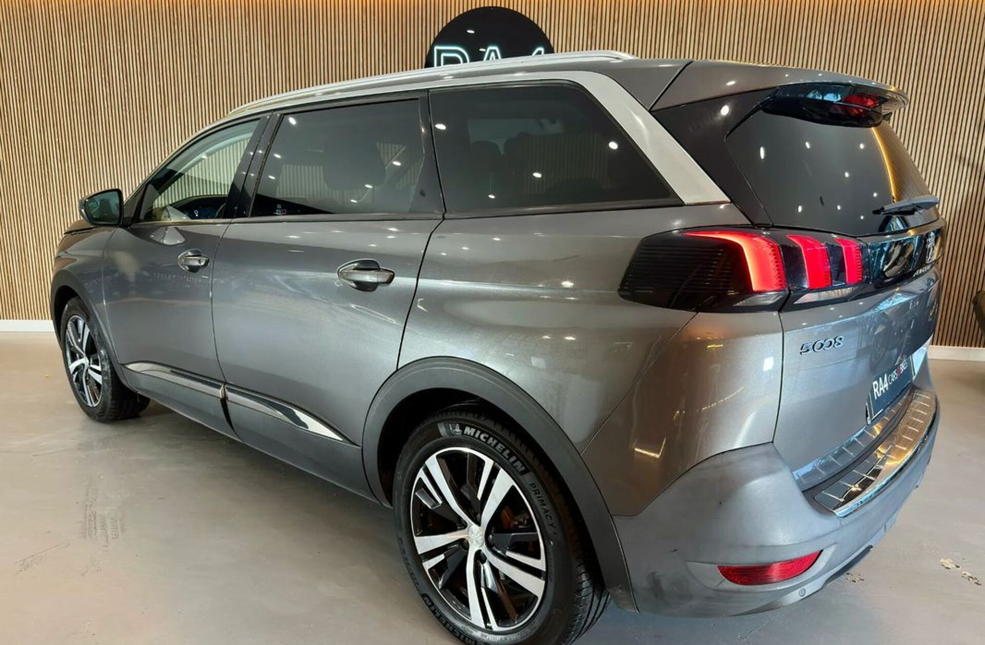 PEUGEOT 5008 1.5 BlueHDi Active