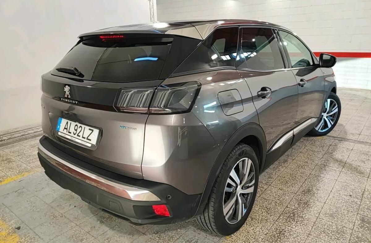 PEUGEOT 3008 1.6 Hybrid Allure e-EAT8