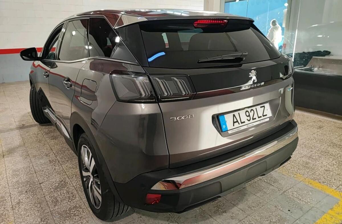 PEUGEOT 3008 1.6 Hybrid Allure e-EAT8
