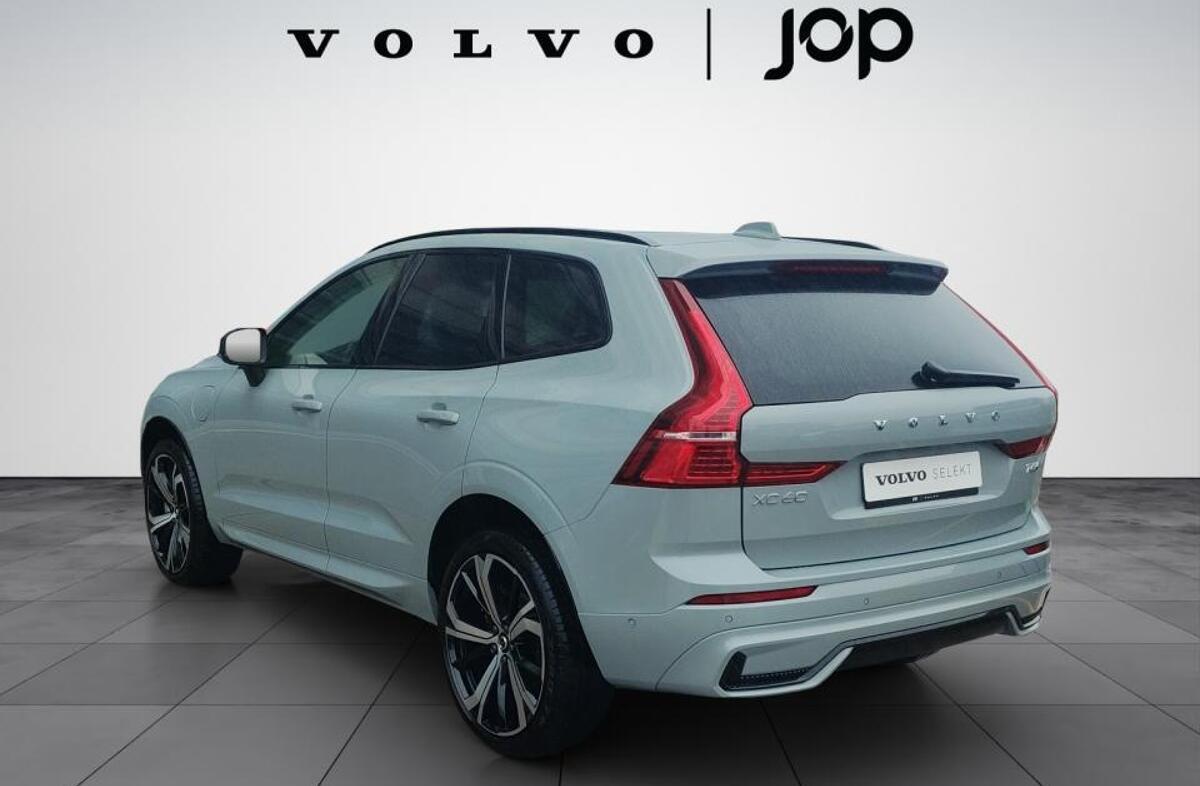 VOLVO XC60 2.0 T6 PHEV Ultra Dark AWD