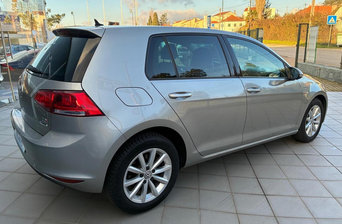 VOLKSWAGEN Golf 1.6 TDi BlueMotion Trendline