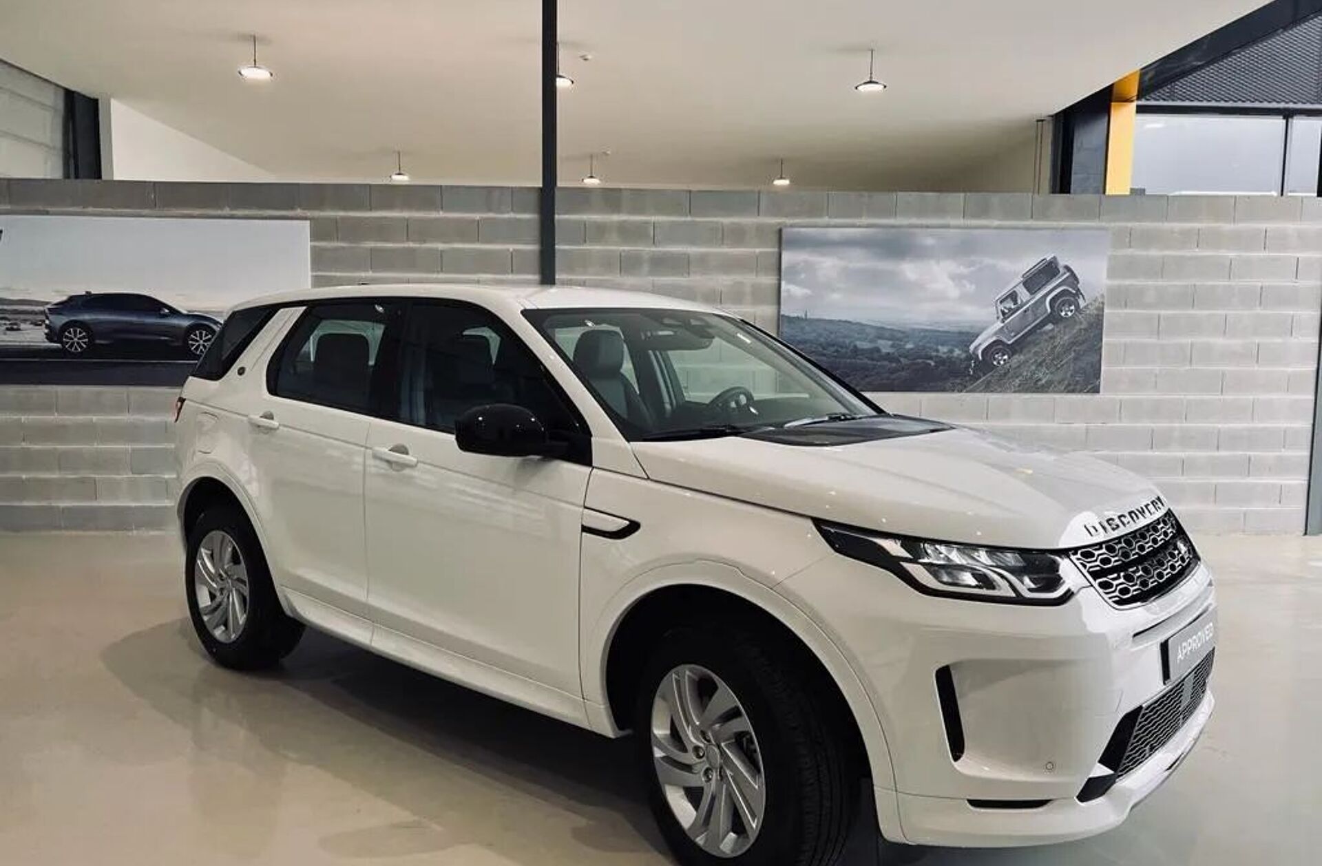 LAND ROVER Discovery S.1.5 I3 P300e AWD R-Dynamic S