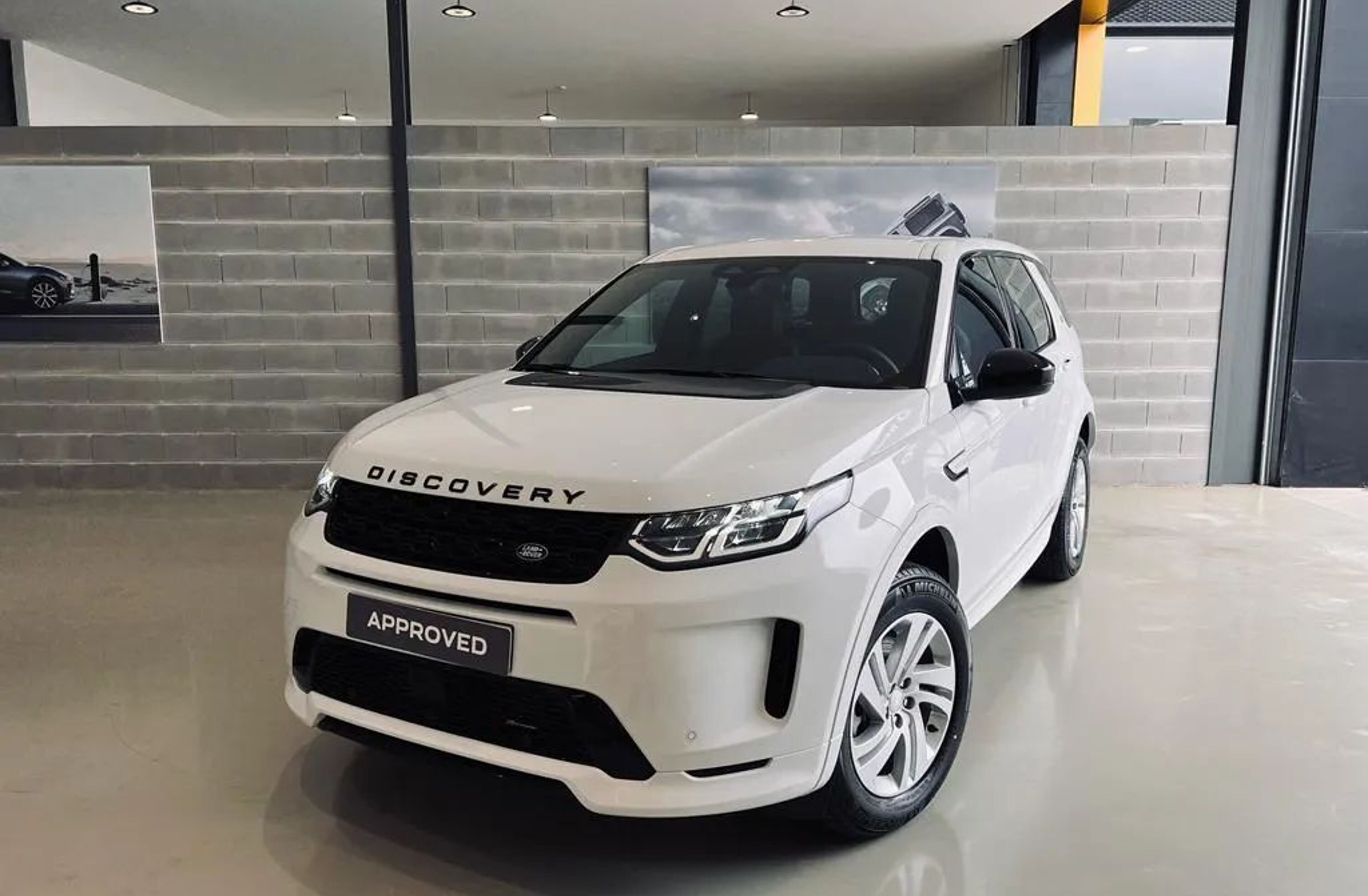 LAND ROVER Discovery 1.5 I3 P300e AWD R-Dynamic S