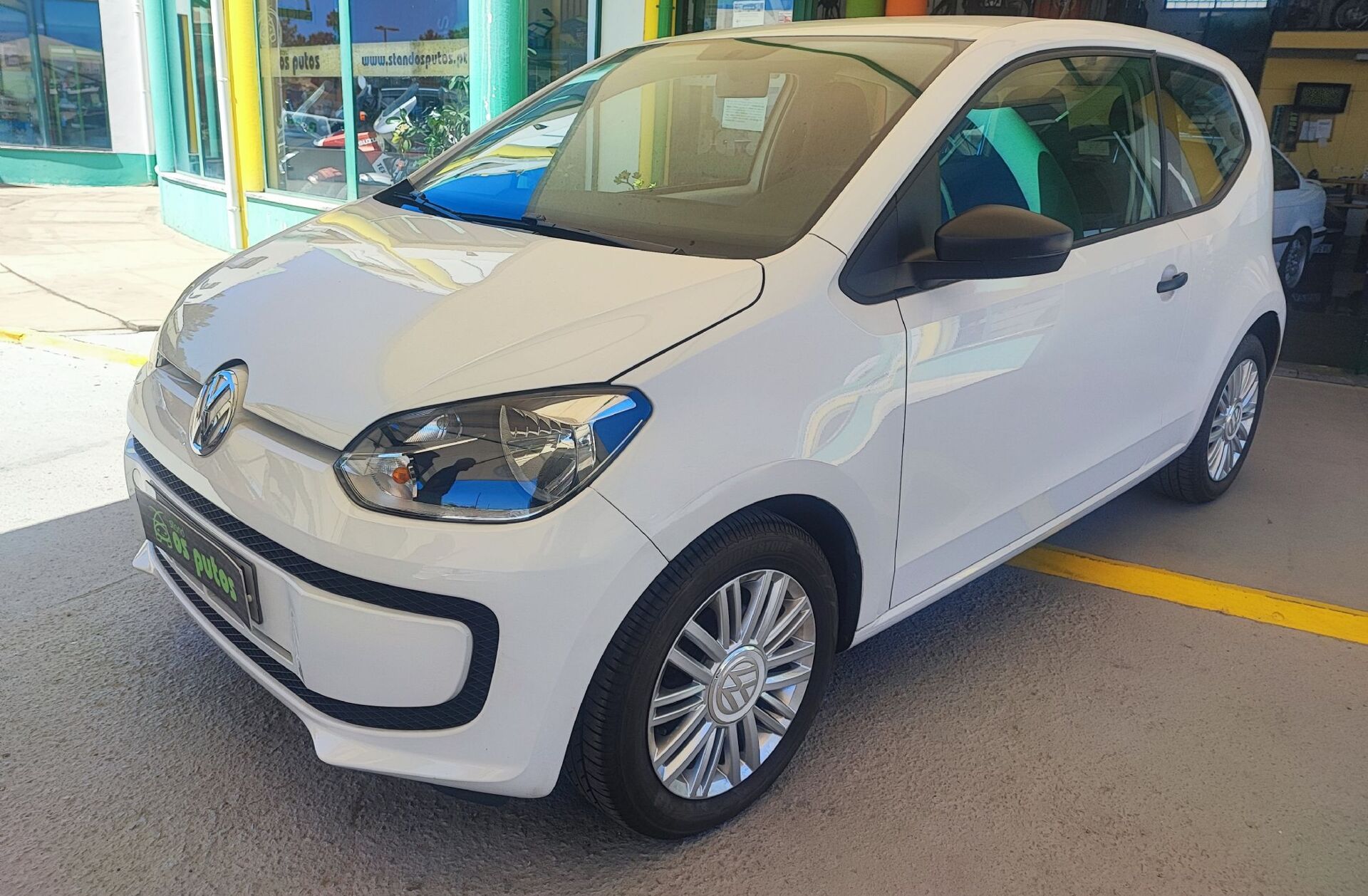 VOLKSWAGEN Up (BlueMotion ) beats