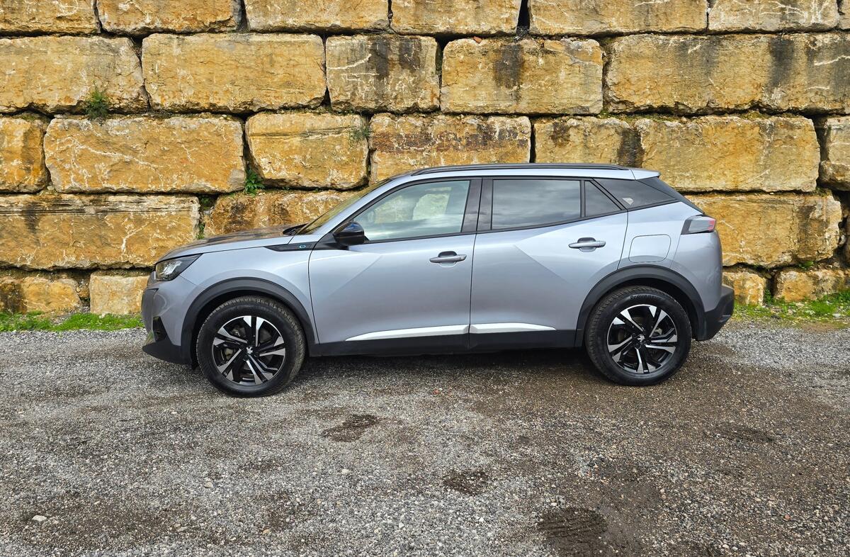 PEUGEOT 2008 e- 50 kWh GT