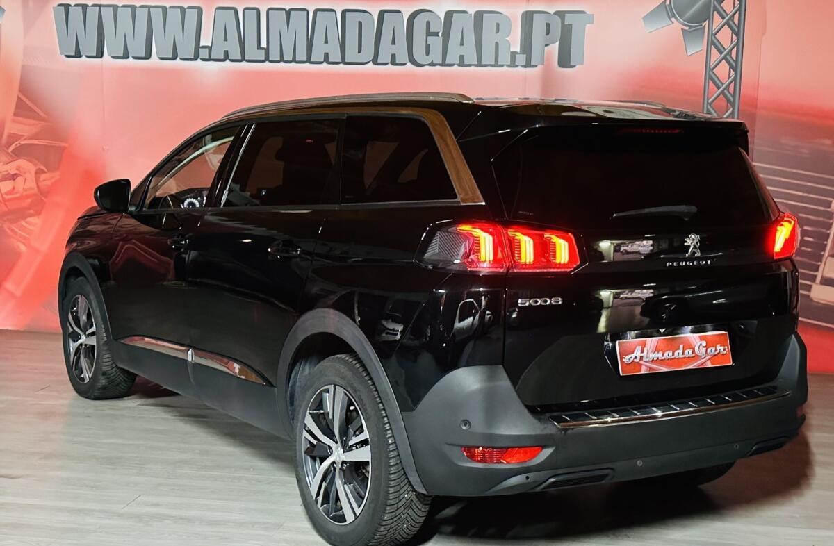 PEUGEOT 5008 1.2 PureTech Allure Pack EAT8