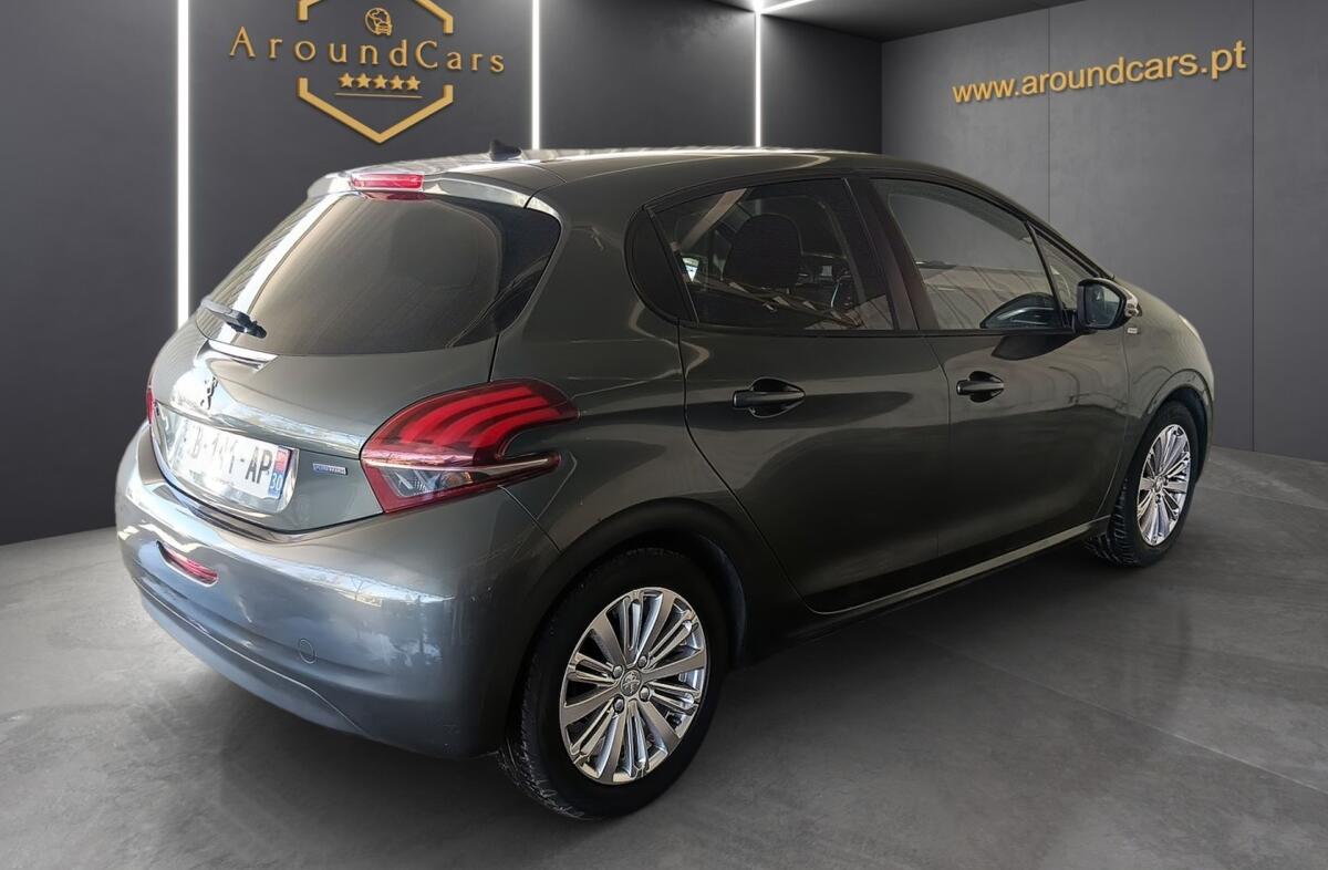 PEUGEOT 208 1.2 PureTech Style