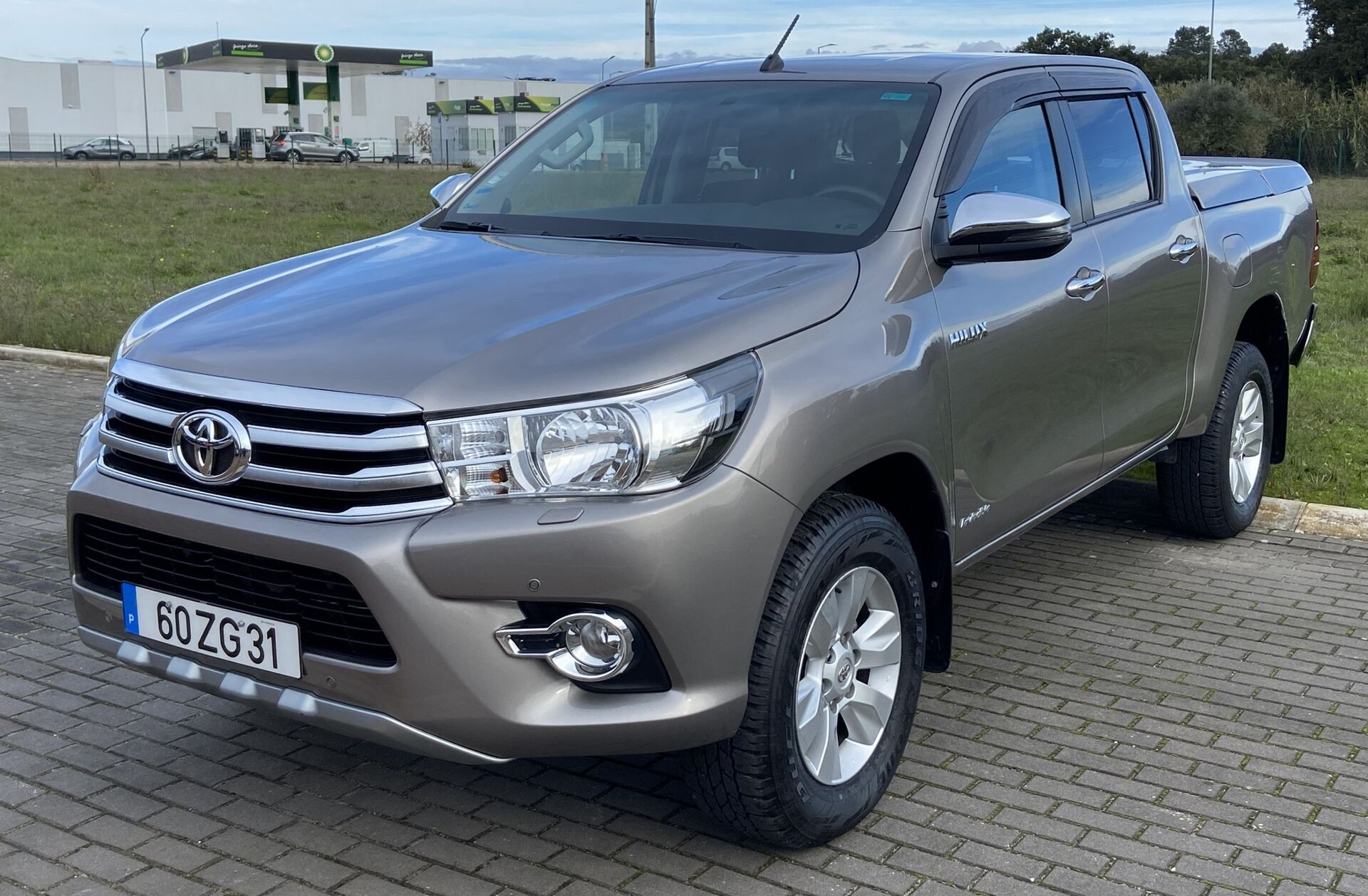 TOYOTA Hilux 2.4 D-4D 4WD Tracker