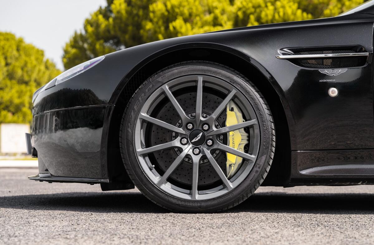 ASTON MARTIN Vantage V12 S Sportshift 3