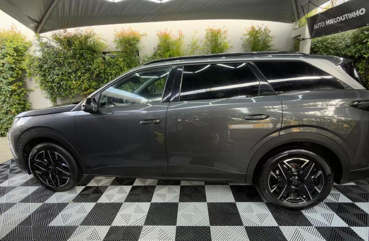 PEUGEOT 5008 1.2 Hybrid Allure e-DCS6