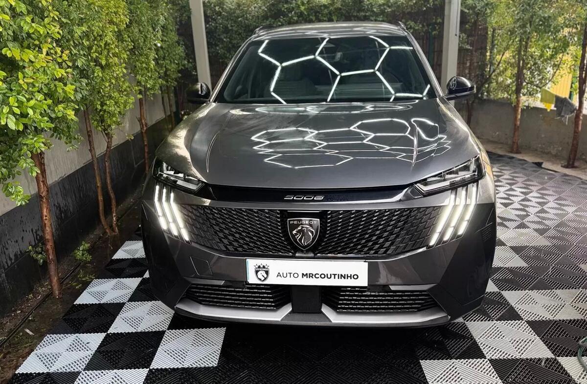 PEUGEOT 5008 1.2 Hybrid Allure e-DCS6