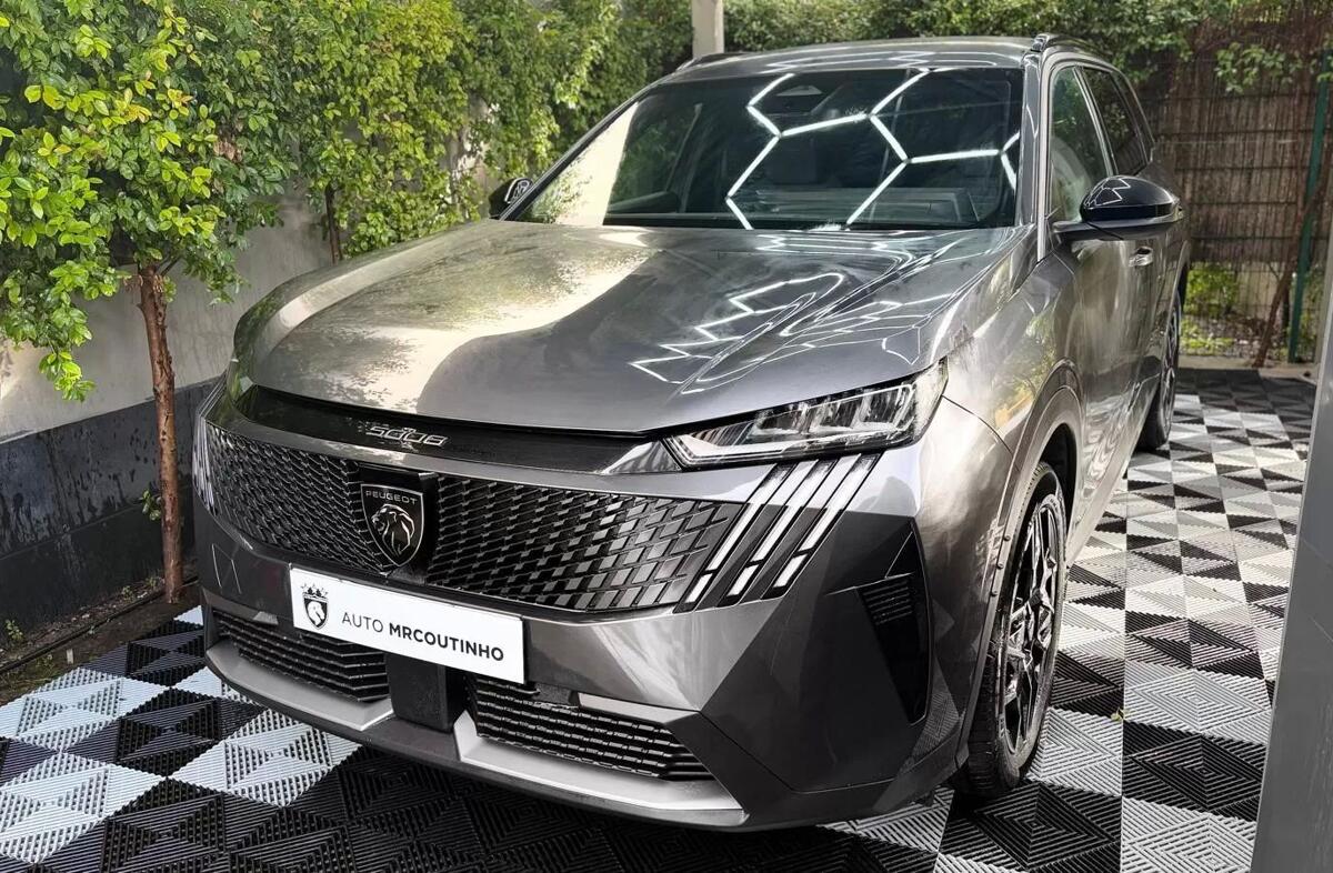 PEUGEOT 5008 1.2 Hybrid Allure e-DCS6