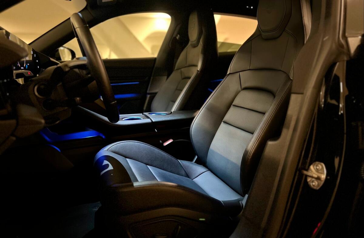 PORSCHE Taycan ST 4S