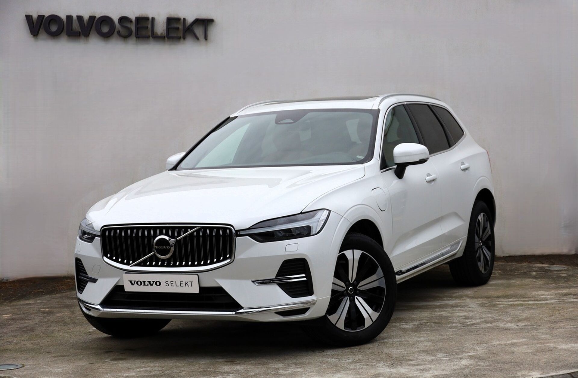 VOLVO XC60 2.0 T6 PHEV Plus Bright AWD